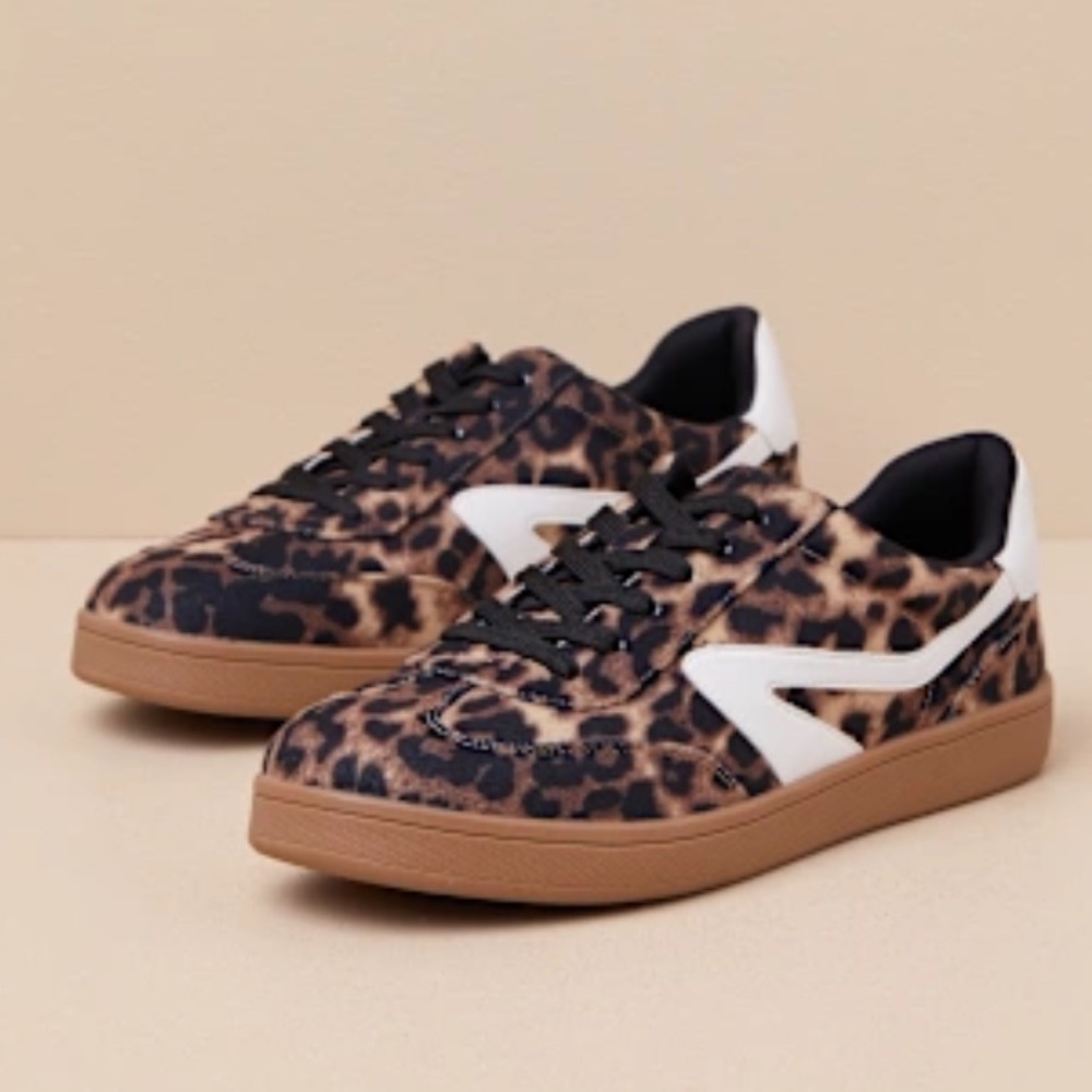 NWOT DV Dolce Vita Quantam
Animal Leopard Sneakers with White Accents 8.5